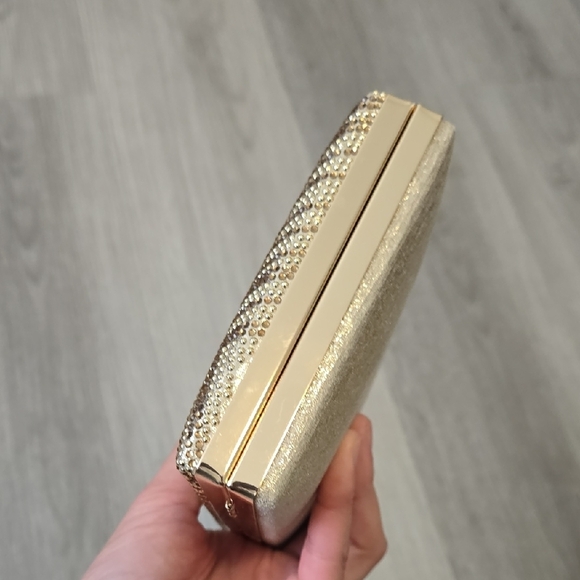 Elegant Gold Clutch Bag - Picture 7 of 9